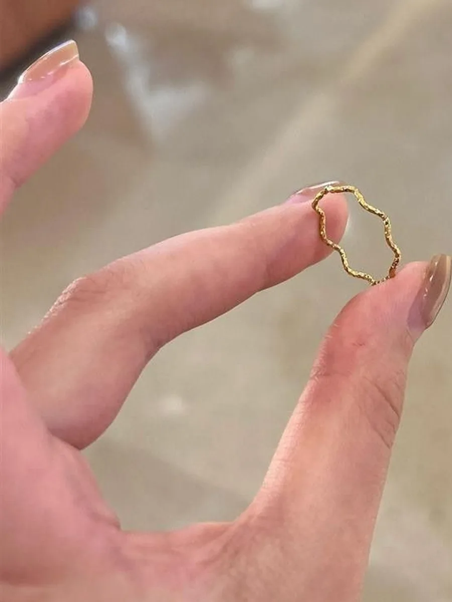 Gold Wavy Band Ring