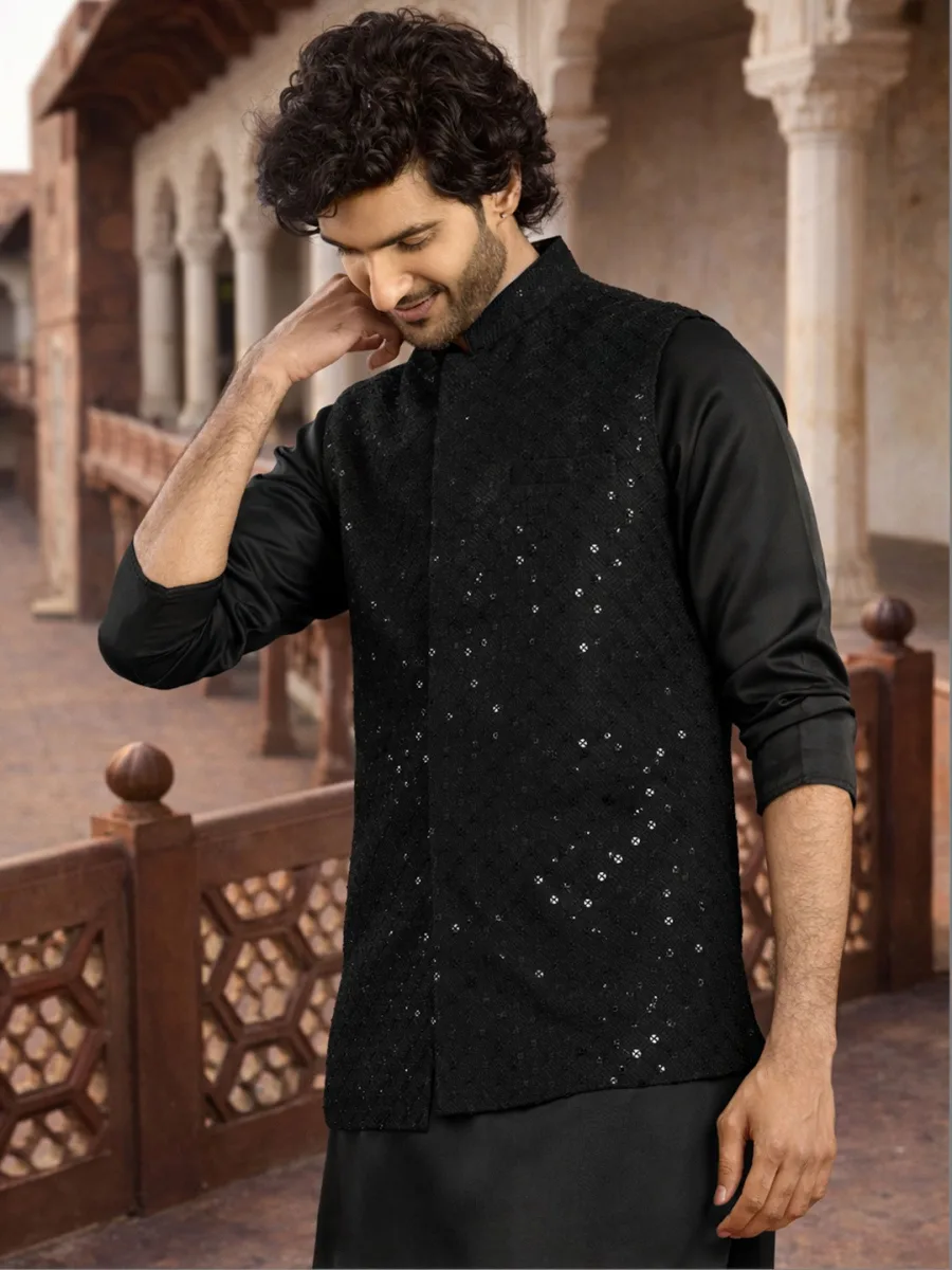 Men Embroidered Nehru Jacket