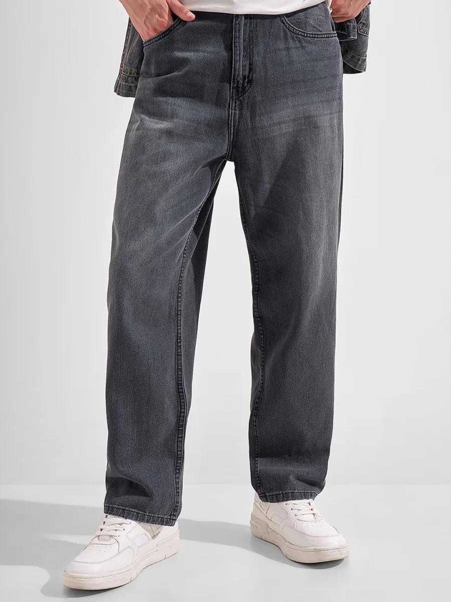 Men Straight Fit Mid-Rise Jeans