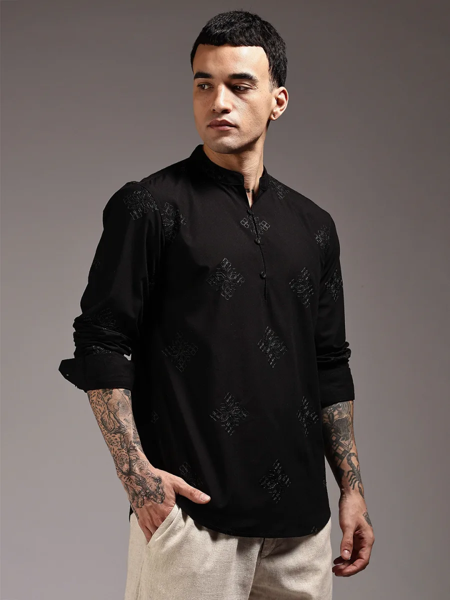 Men Embroidered Kurta