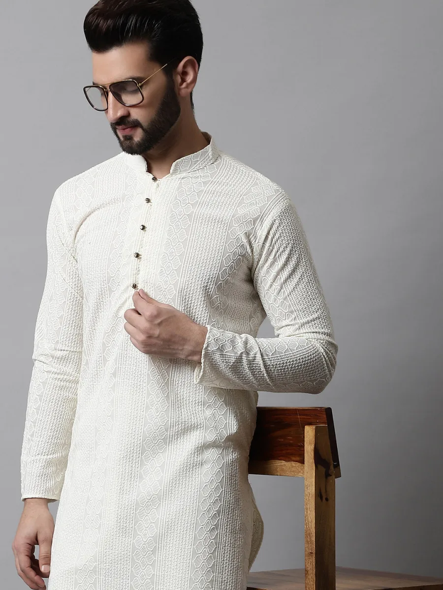 Men Embroidered Kurta
