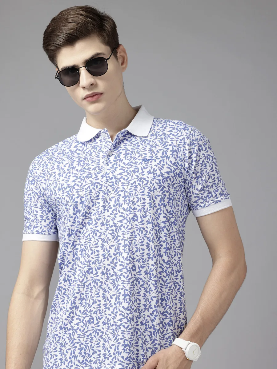 Signature V-Neck T-Shirt