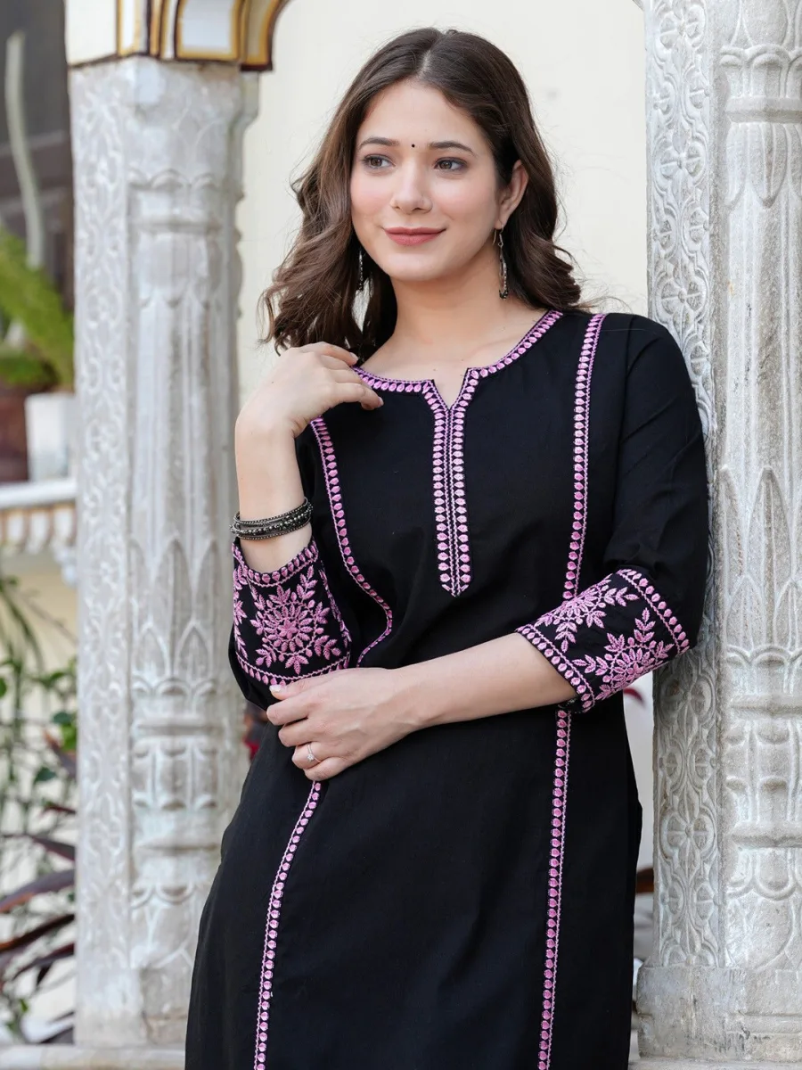 Women Embroidered Kurta