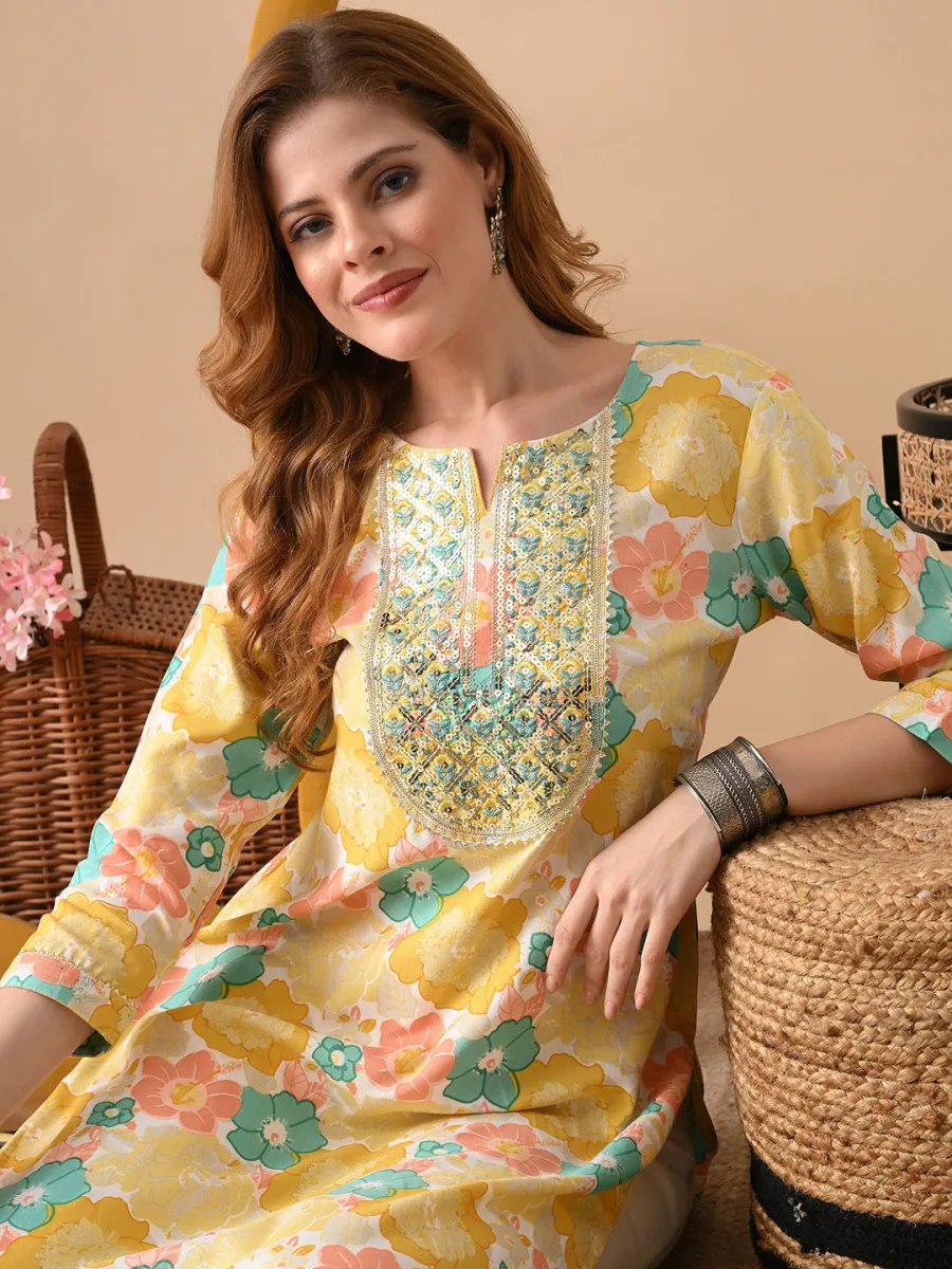 Women Floral Embroidered Kurta