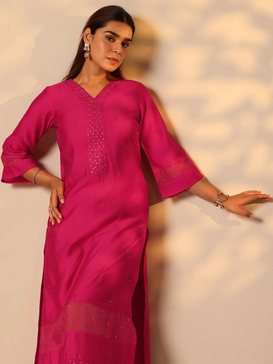 Women Floral Embroidered Kurta