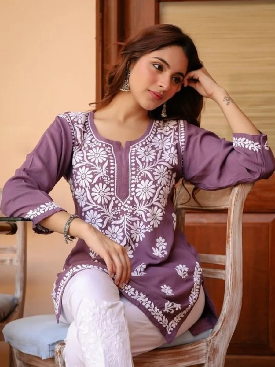 Women Floral Embroidered Kurta