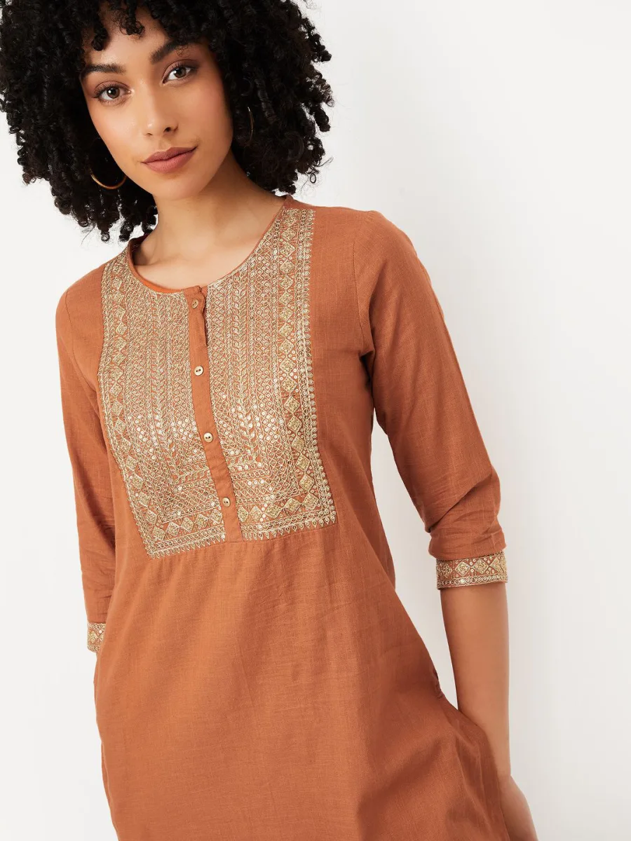 Women Solid Daily Kurta