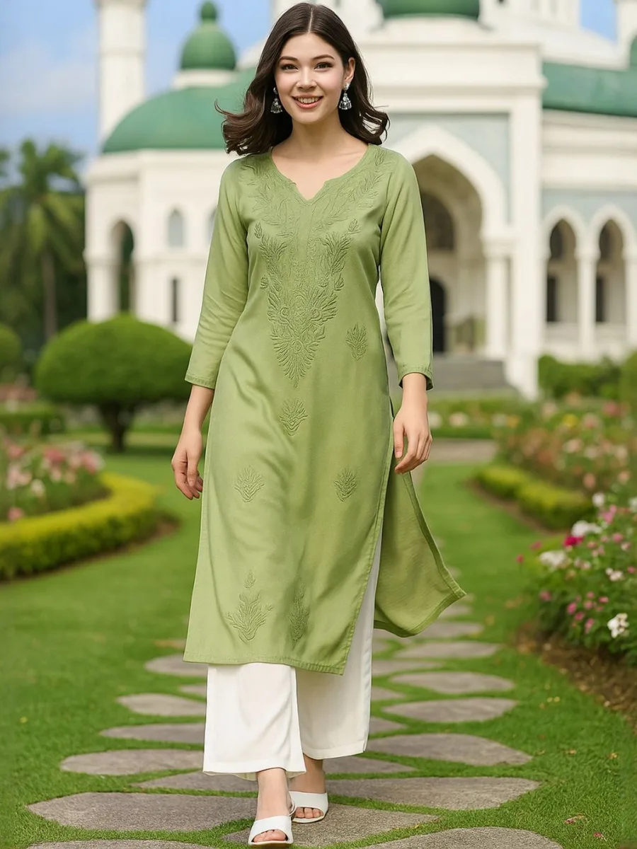 Women Floral Embroidered Kurta